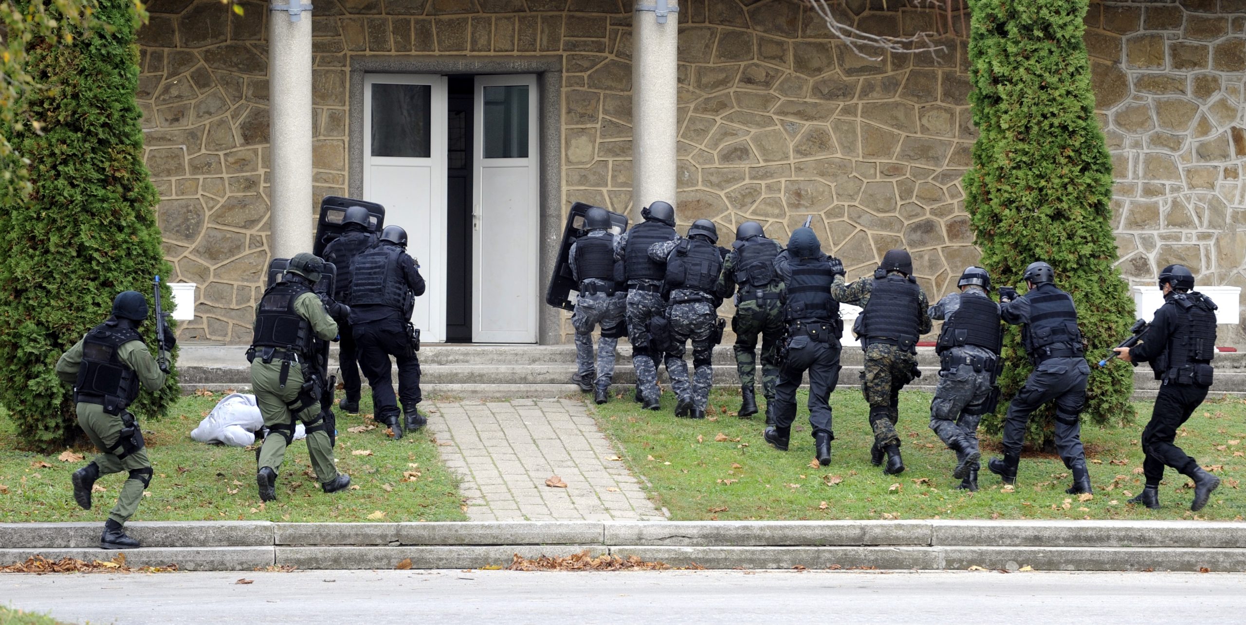 Special,Force,Police,In,Action,Invading,A,Building